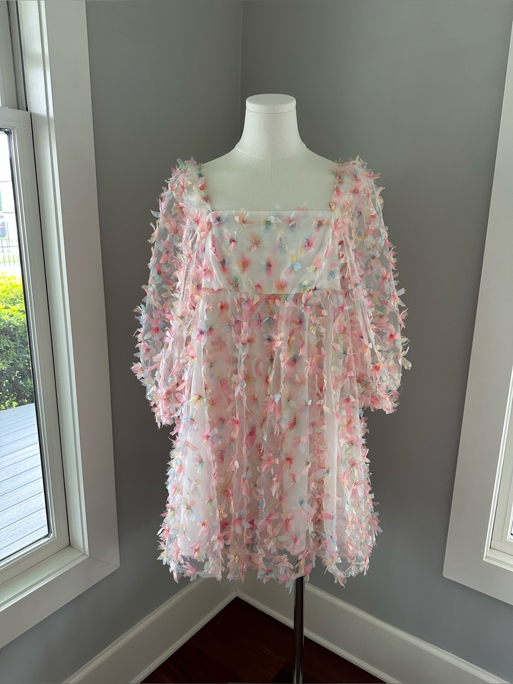 T by TALIA Women’s Pink Floral 3D Petal Party Babydoll Dress. Size Medium